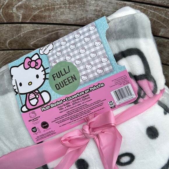 Hello Kitty Plush Blanket Queen Full 90x90 Grey Checkered Pink Bow New Sanrio - Picture 7 of 12